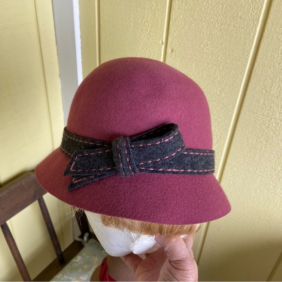 Two fabulous bucket hats in 100% wool. Warm and one size fits all. So stylin’. - Picture 10 of 13